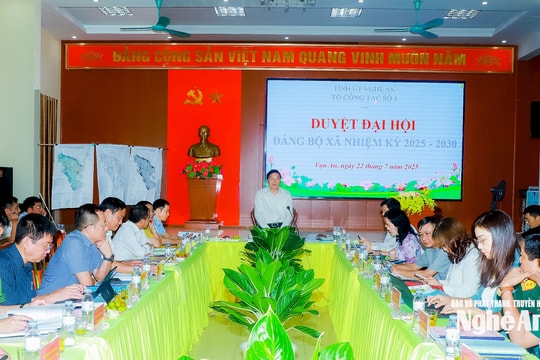 Chủ tịch UBND tỉnh Nghệ An Lê Hồng Vinh chủ trì duyệt đại hội đảng bộ các xã: Kim Liên, Nam Đàn, Vạn An, Đại Huệ, Thiên Nhẫn