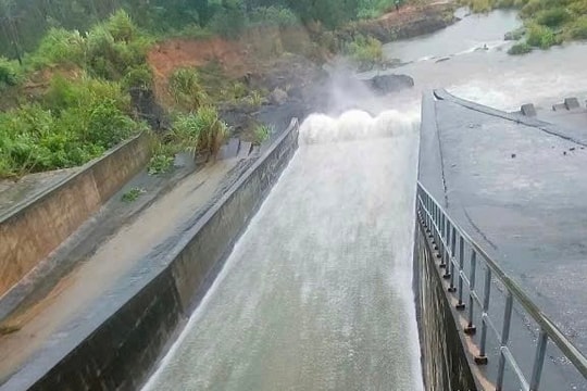 Hồ Sông Sào xả lũ đến khi hết mưa để đảm bảo an toàn hồ chứa vùng hạ du