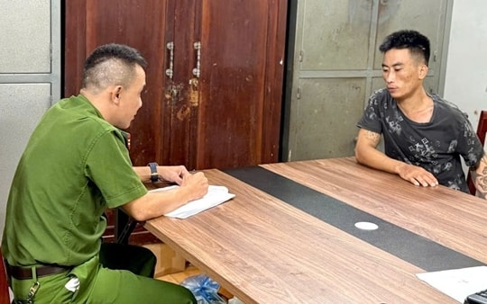 Bắt giữ kẻ côn đồ đập vỡ xe, dùng dao khống chế người phụ nữ trong ta xi