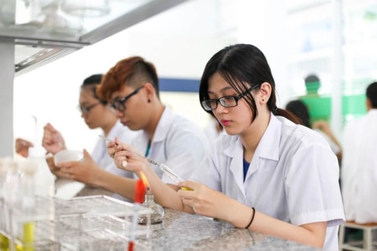 Điểm sàn ngành Y Dược giảm đồng loạt 2 điểm
