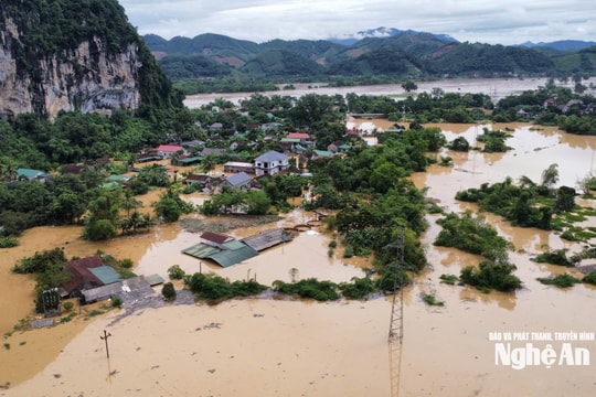 Nhiều thôn ở xã Con Cuông ngập sâu từ 1-3m