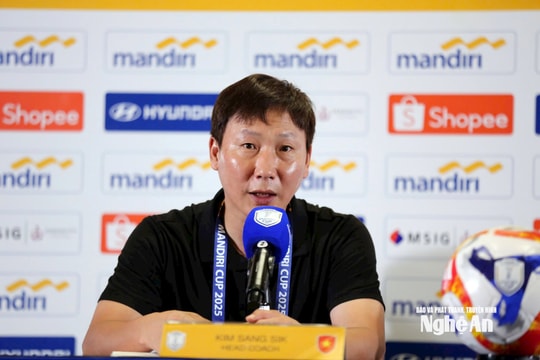HLV Kim Sang-sik hài lòng với màn trình diễn của U23 Việt Nam sau khi giành vé vào bán kết