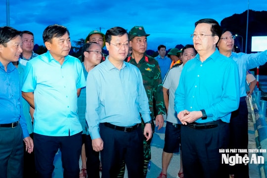 Phó Thủ tướng Chính phủ Mai Văn Chính kiểm tra, chỉ đạo công tác ứng phó, khắc phục lũ lụt tại Nghệ An