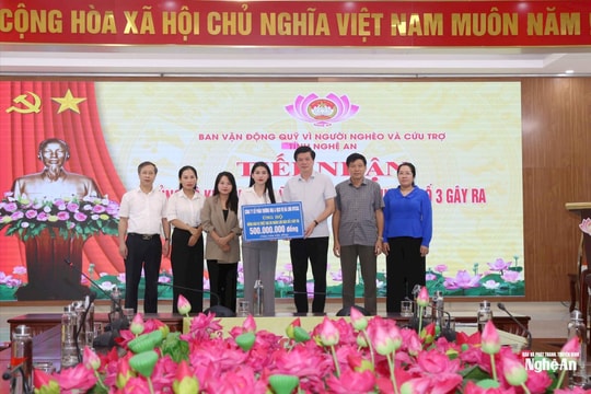 Ủy ban MTTQ Việt Nam tỉnh Nghệ An tiếp nhận 500 triệu đồng ủng hộ người dân khắc phục hậu quả sau bão số 3