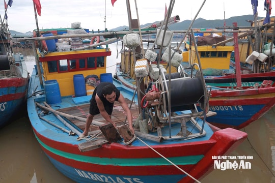 Ngư dân Nghệ An tất bật ra khơi sau bão, kỳ vọng chuyến biển bội thu