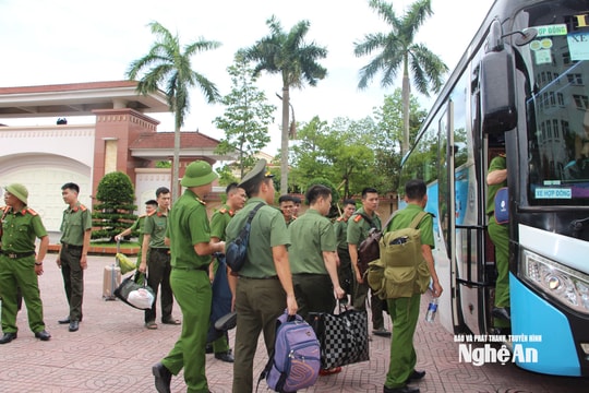 Công an Nghệ An huy động 100 cán bộ đoàn viên, thanh niên lên đường hỗ trợ người dân khắc phục hậu quả sau bão số 3