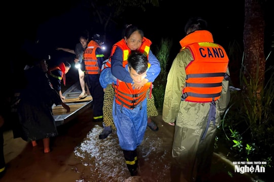 130 đội hình thanh niên tình nguyện Nghệ An hỗ trợ người dân khắc phục hậu quả sau bão số 3