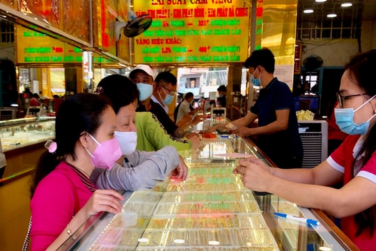 Giá vàng hôm nay 24/7/2025: Giá vàng trong nước và thế giới có tăng nhưng đang có nguy cơ bị bán chốt lời