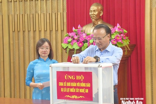 Văn phòng Đoàn đại biểu Quốc hội và HĐND tỉnh Nghệ An ủng hộ, chia sẻ với đồng bào vùng lũ