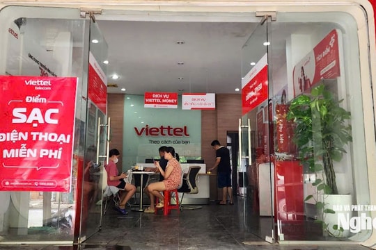 Viettel hỗ trợ tài khoản cho 31.000 người dân bị cô lập do lũ lụt tại Nghệ An để duy trì liên lạc khẩn cấp