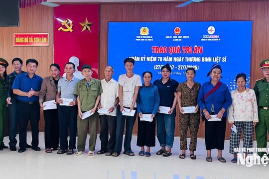 Công ty Thủy điện Bản Vẽ phối hợp với Phòng Cảnh sát Kinh tế Công an Nghệ An tặng quà gia đình chính sách tại xã Sơn Lâm