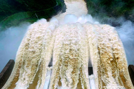 Thủy điện Bản Vẽ giảm lưu lượng xả một nửa so với ngày 23/7