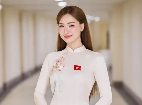 Ca sĩ Hòa Minzy và đồng nghiệp hỗ trợ người dân bị thiệt hại do bão số 3