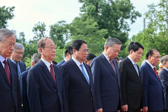Lãnh đạo Đảng, Nhà nước tưởng niệm các Anh hùng liệt sĩ, vào Lăng viếng Bác