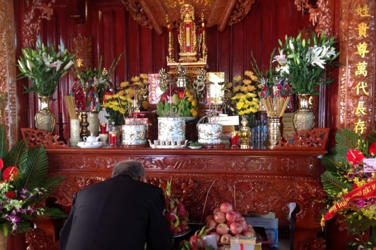 Văn khấn mùng 1 và ngày Rằm hàng tháng