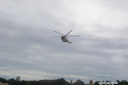 Không để người dân nào bị bỏ lại phía sau: Bộ Quốc phòng điều 2 trực thăng cứu trợ khẩn cấp miền Tây Nghệ An