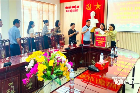 Ban Nội chính Tỉnh ủy Nghệ An ủng hộ, chia sẻ với đồng bào vùng lũ