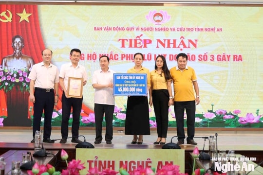 Ban Tổ chức Tỉnh ủy Nghệ An gặp mặt thân nhân, gia đình thương binh, liệt sĩ và quyên góp, ủng hộ người dân vùng lũ