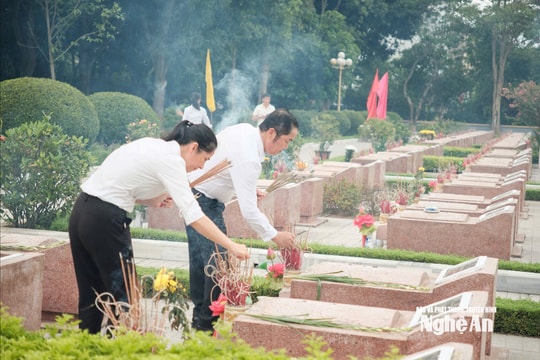 Tòa án nhân dân tỉnh Nghệ An tổ chức chuỗi hoạt động tri ân các anh hùng, liệt sĩ