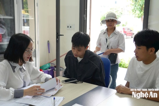 Nhiều thí sinh Nghệ An khó ‘chốt’ nguyện vọng vào đại học