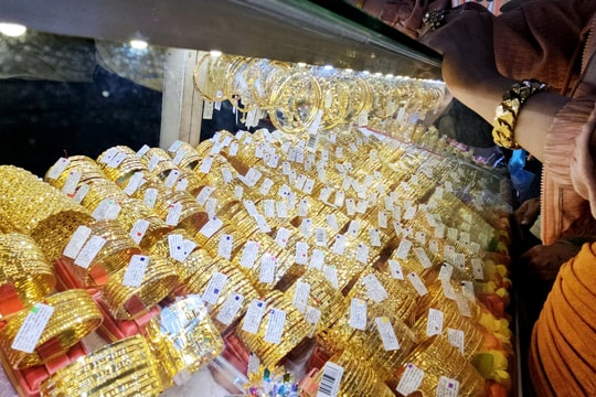 Giá vàng chốt ngày 26/7/2025: Giá vàng trong nước và thế giới giảm mạnh, người mua lỗ nặng