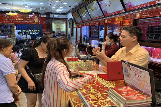 Giá vàng hôm nay 27/7/2025: Giá vàng trong nước và thế giới giảm sâu xuống đáy tuần qua