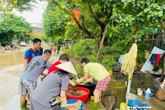 Thiếu nước sạch - vấn đề cấp bách của người dân vùng lũ miền Tây Nghệ An