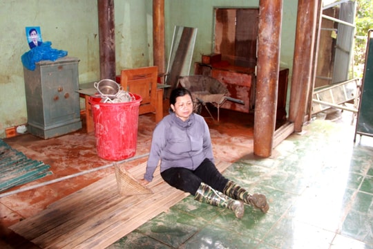 Nhiều người dân vùng tâm lũ Nghệ An cần chăn màn, quần áo...và chỗ ở tạm