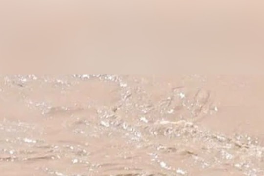 Lũ rút, quả bom nặng 100kg lộ thiên cạnh Quốc lộ 7