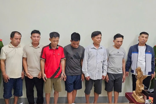 Bắt giữ ổ nhóm đánh bạc  trên bãi nổi giữa dòng sông Lam