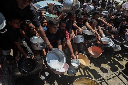 Bi kịch ở Gaza: Viện trợ nhân đạo bị bán với giá 'cắt cổ', người dân tuyệt vọng trong vòng vây đói khát