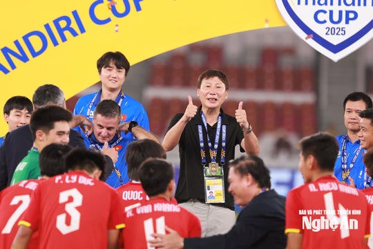 HLV Kim Sang-sik: 'Tôi tự hào về U23 Việt Nam'