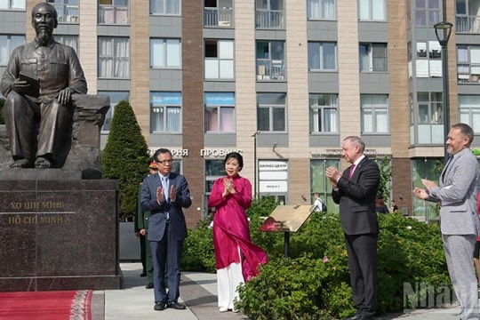Khánh thành Quảng trường Hồ Chí Minh tại thành phố Saint Petersburg