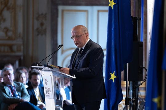 Quân đội châu Âu 'yếu hơn một nửa' so với yêu cầu, nhưng vì sao lại muốn ngừng mua vũ khí Mỹ?