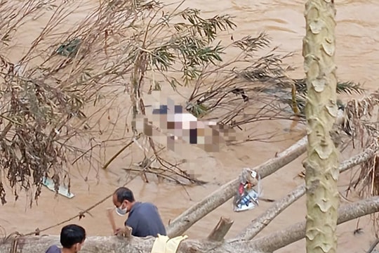Phát hiện thi thể nam giới trôi trên sông Nậm Mộ, đoạn qua xã Tương Dương