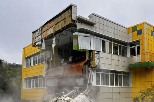 Động đất ở Kamchatka kích hoạt núi lửa phun tro bụi cao 6 km