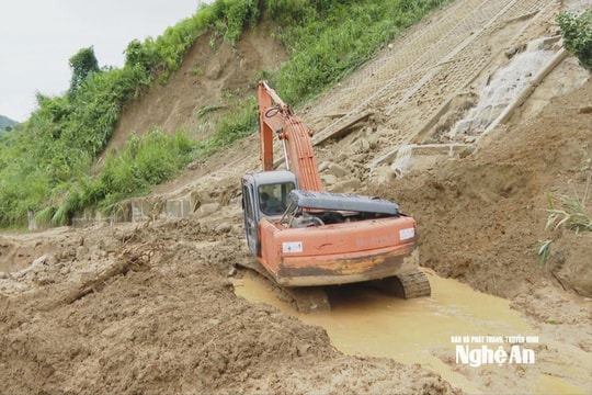 Nghệ An cấp thiết khắc phục hạ tầng giao thông sau lũ dữ
