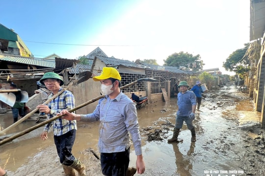 Trường học ở Nghệ An hỗ trợ nhau vượt thiên tai