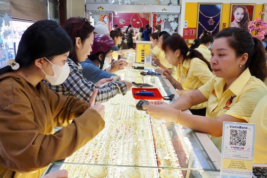 Giá vàng hôm nay 4/8/2025: Giá vàng trong nước và thế giới tăng phá kỷ lục, tỷ lệ đồng thuận 100%