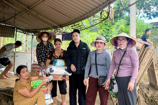 Phật tử và nhà hảo tâm Nghệ An mang yêu thương đến vùng lũ miền Tây xứ Nghệ