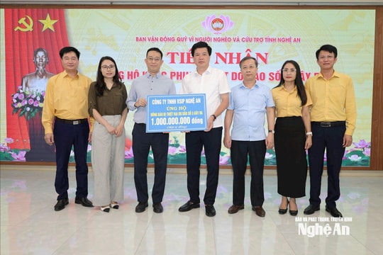 Công ty TNHH VSIP Nghệ An trao 1 tỷ đồng hỗ trợ Nghệ An khắc phục hậu quả mưa lũ