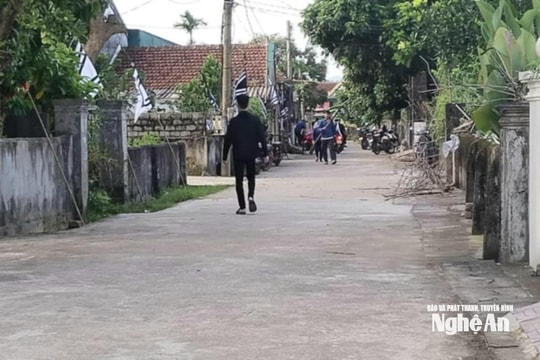 Xịt nước rửa sân, người đàn ông bị điện giật tử vong