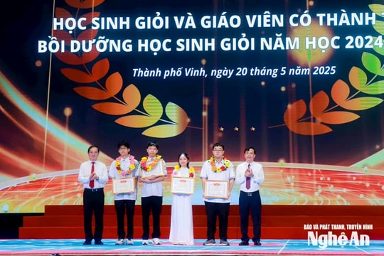4 nhóm học sinh điểm cao sẽ được tỉnh Nghệ An tuyên dương