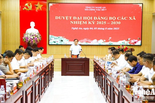Trưởng Ban Tuyên giáo và Dân vận Tỉnh ủy Ngọc Kim Nam chủ trì duyệt Đại hội Đảng bộ các xã Tiên Đồng, Huồi Tụ, Na Ngoi