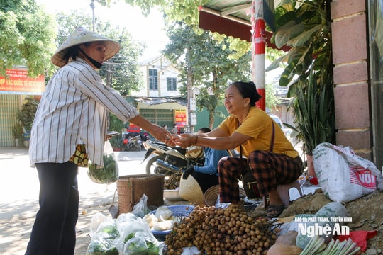 Người dân Tương Dương trở lại nhịp sống bình thường sau mưa lũ
