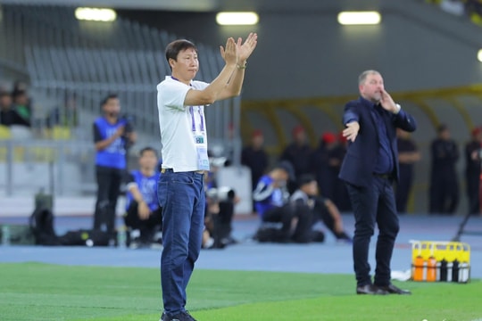 HLV Kim không muốn làm lu mờ di sản của ông Park Hang-seo; V-League chuyển nhượng ồ ạt