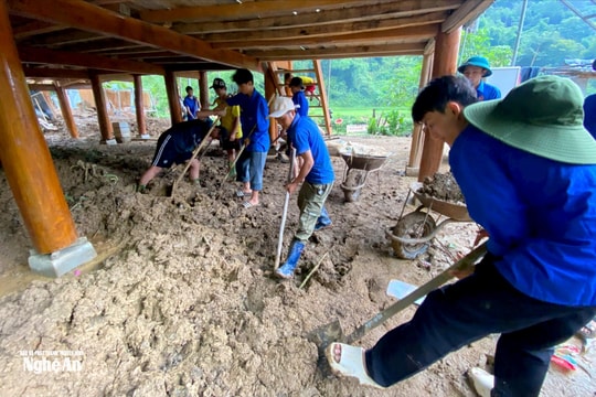 Hành trình tình nguyện nơi vùng lũ Nhôn Mai