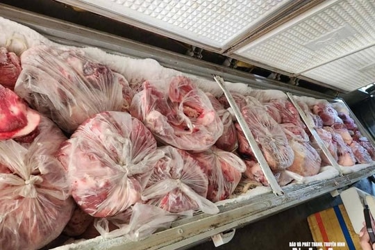 Phát hiện gần 1 tấn thịt lợn bệnh đang cấp đông ở xã Hợp Minh