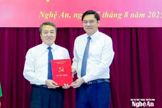 Đồng chí Lê Văn Giáp giữ chức Chánh Văn phòng Tỉnh ủy Nghệ An