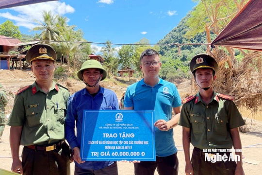 Công an Nghệ An cùng các đơn vị tổ chức nhiều hoạt động thiện nguyện giúp đỡ bà con, học sinh vùng lũ Mỹ Lý